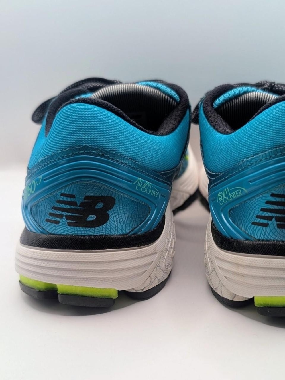 Women’s New Balance 1260v7 running shoes in Pisces blue with lime green accents - Picture 3 of 7